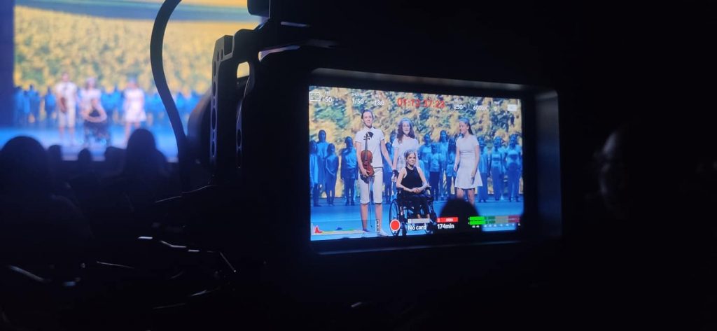 Streaming video live